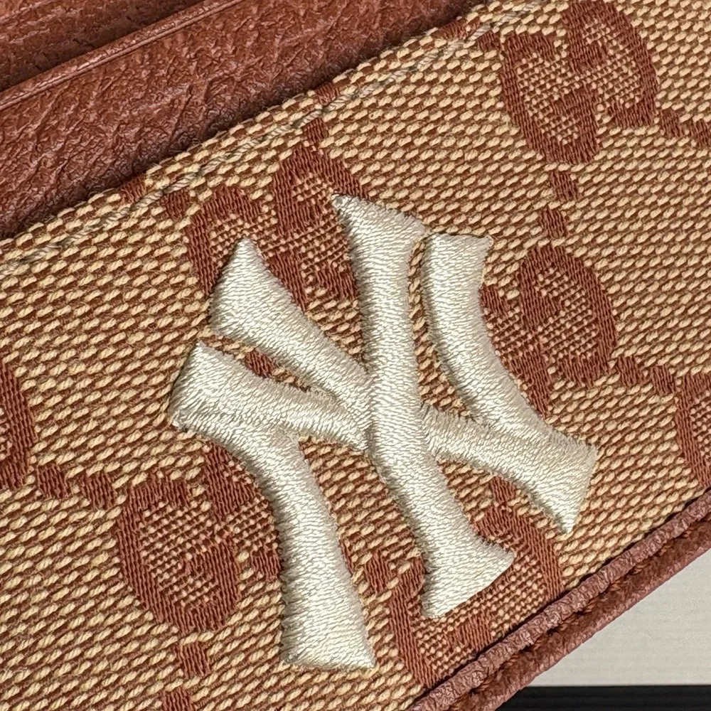 ⚾️ NWT Gucci MLB New York Yankees™ GG Supreme Card Case